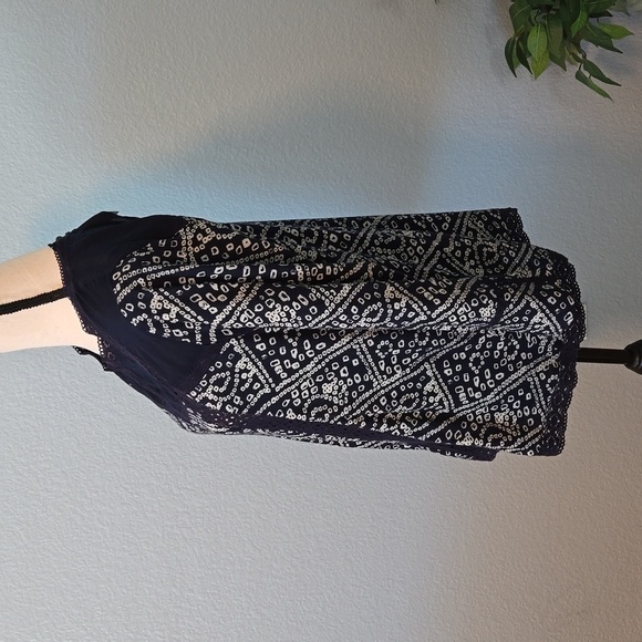 NWT*LUCKY BRAND Navy long sleeve tunic Lace inset white patterned. LARGE - Picture 5 of 11